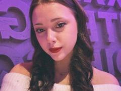 MaidaCain - female with brown hair webcam at xLoveCam