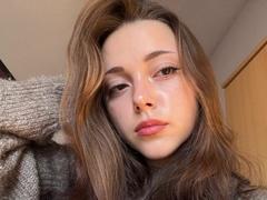 MaidaCain - female with brown hair webcam at xLoveCam