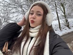 MaidaCain - female with brown hair webcam at xLoveCam