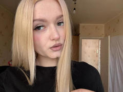 MaileStortz - female webcam at xLoveCam