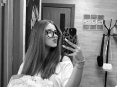MaisieVandenberghe - female with black hair and  big tits webcam at xLoveCam
