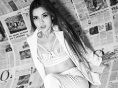 MaisyWarner - female with black hair and  small tits webcam at ImLive