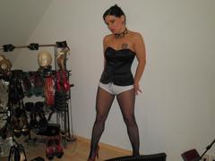 MaitresseGina-hot - female with brown hair webcam at xLoveCam