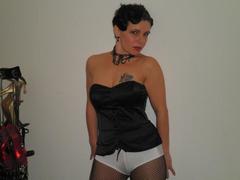 MaitresseGina-hot - female with brown hair webcam at xLoveCam