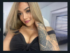 MajoJones - female with  small tits webcam at xLoveCam