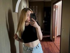MakSisisia - blond female with  big tits webcam at xLoveCam