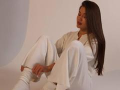 MaliaTurrey - female with brown hair and  big tits webcam at xLoveCam