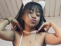 LauralaQueen - female webcam at xLoveCam