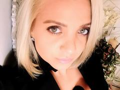 Malvvy - female webcam at xLoveCam