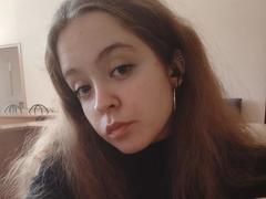 MandiBouie - female with brown hair and  big tits webcam at xLoveCam