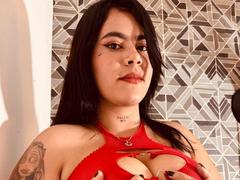 MandyCurvy - female with black hair webcam at xLoveCam