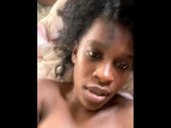 MarVie - female with black hair and  big tits webcam at xLoveCam