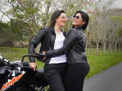 MaraAndSara - female webcam at xLoveCam