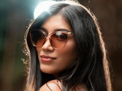 MaraClara - female with brown hair webcam at xLoveCam