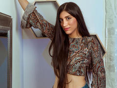 MaraClara - female with brown hair webcam at xLoveCam