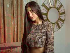 MaraClara - female with brown hair webcam at xLoveCam