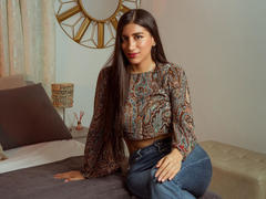 MaraClara - female with brown hair webcam at xLoveCam