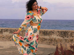 Rose4all - female with brown hair webcam at LiveJasmin