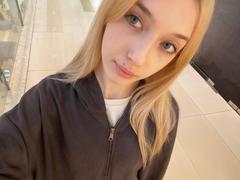 MarcellaMcleskey - female webcam at xLoveCam