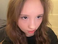 JeanninePaup - female with brown hair webcam at LiveJasmin