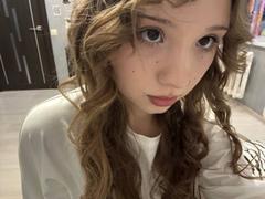JeanninePaup - female with brown hair webcam at LiveJasmin