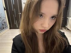 JeanninePaup - female with brown hair webcam at LiveJasmin