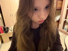 JeanninePaup - female with brown hair webcam at LiveJasmin