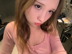 JeanninePaup - female with brown hair webcam at LiveJasmin