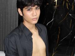 MarcoMiranda - shemale webcam at xLoveCam