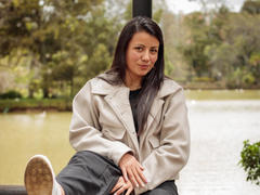 MargarettCooper - female with black hair webcam at LiveJasmin