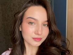 MargertLewi - female with brown hair webcam at xLoveCam