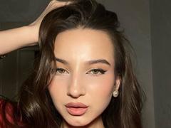 MargertLewi - female with brown hair webcam at xLoveCam