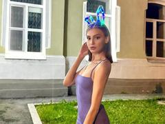MargertRedFlower - female with brown hair webcam at xLoveCam