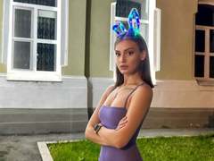 MargertRedFlower - female with brown hair webcam at xLoveCam