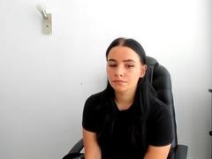 MargoRoiss - female with brown hair webcam at xLoveCam