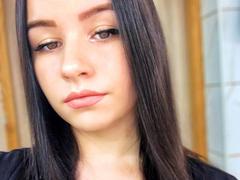 MargoRoiss - female with brown hair webcam at xLoveCam