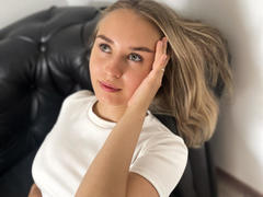 MargoReeves - blond female with  small tits webcam at LiveJasmin