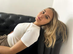 MargoReeves - blond female with  small tits webcam at LiveJasmin