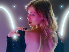 SandaHayslett - female webcam at xLoveCam