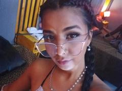 MariamLara - female with black hair webcam at xLoveCam