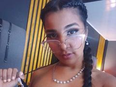 MariamLara - female with black hair webcam at xLoveCam