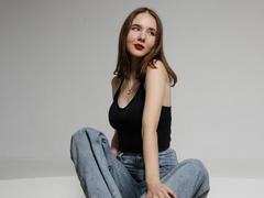 MarieLoving - female with brown hair and  big tits webcam at xLoveCam