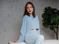 MarieLoving - female with brown hair and  big tits webcam at xLoveCam