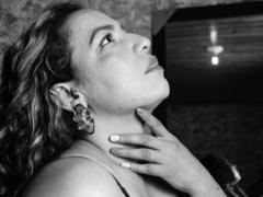 Mariehss - female with brown hair and  small tits webcam at xLoveCam