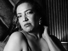 Mariehss - female with brown hair and  small tits webcam at xLoveCam