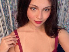 Mariella-Pontes-hot - female with brown hair webcam at xLoveCam