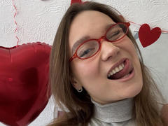 MarikoDentino - female with brown hair webcam at xLoveCam