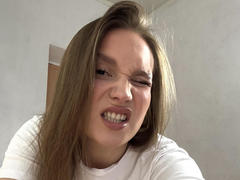 MarikoDentino - female with brown hair webcam at xLoveCam
