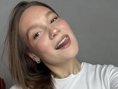 MarikoDentino - female with brown hair webcam at xLoveCam