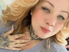 MarilynMore - female webcam at xLoveCam